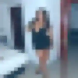 Corinne, 22 ans, connectée à Allonville pour une rencontre coquine