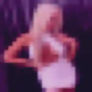 Découvre Lamia, 33 ans à Aubergenville en privé
