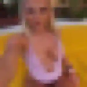 Estee, 25 ans, en ligne à Benais pour un plan cul