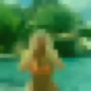 Emma de Besson, 30 ans - plan cul discret