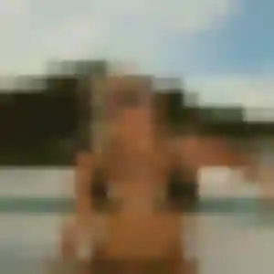 Flore, 23 ans, connectée à Bon-Encontre pour une rencontre coquine