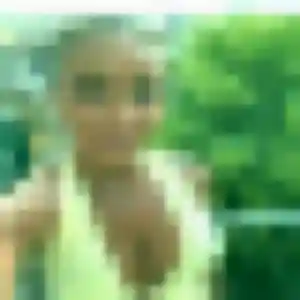 Charmante Josephine, 23 ans à Bram - voir sa photo