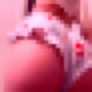 Ulrike, 24 ans, connectée à Bully pour une rencontre coquine