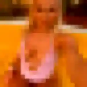 Chiara, 22 ans, connectée à Cléré-les-Pins pour une rencontre coquine