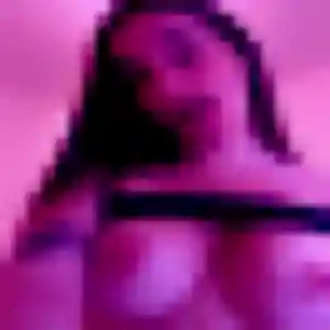 Rencontre Flavia, 28 ans à Corent en privé