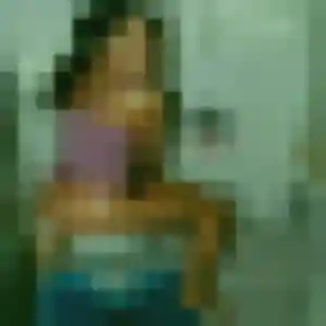Elise, 28 ans, en ligne à Crayssac pour une rencontre coquine