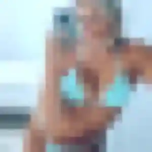 Photo de Sarah à Ercé-près-Liffré (27 ans) - plan cul anonyme