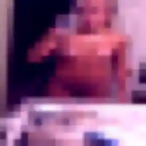 Hajar, femme de 24 ans cherche plan cul à Flesselles