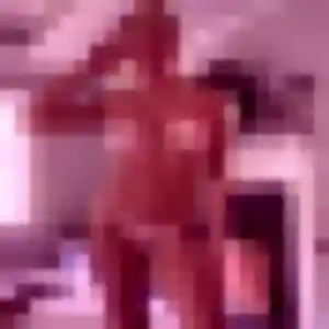 Wilhelmine, 28 ans, en ligne à Francourville pour une rencontre coquine