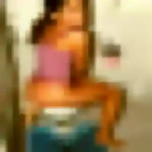 Zina (23 ans) à Garnerans attend une rencontre ce soir