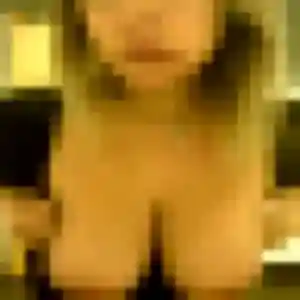 Photo de Aurelie à La Chapelle-de-Brain (37 ans) - plan cul sans inscription