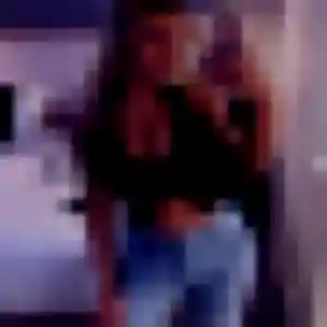 Emmanuelle (22 ans) à La Chaux cherche un plan cul maintenant