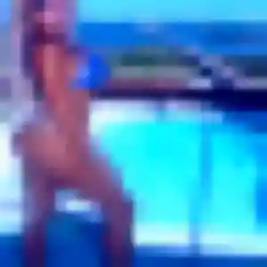 Dounia de Landas, 29 ans - plan cul discret