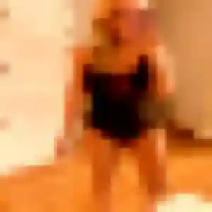 Contacte Monique, 22 ans à Larringes en privé