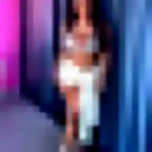 Photo de Rania à Le Chambon-Feugerolles (24 ans) - plan cul anonyme