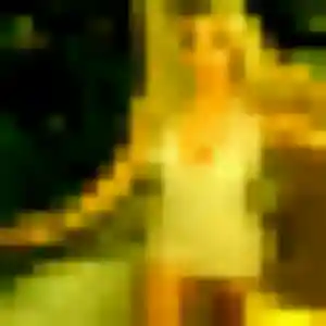 Faustine, 23 ans, en ligne à Le Tablier pour une rencontre coquine