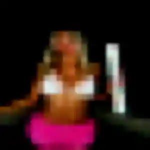 Lucie, femme de 33 ans cherche plan cul à Longues-sur-Mer