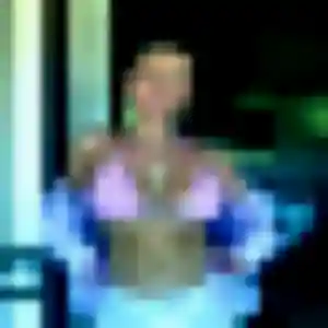 Alienor, 30 ans, connectée à Mayenne pour un plan cul