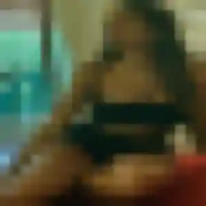 Découvre Capucine, 27 ans à Meyreuil gratuitement