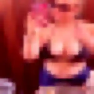 Rejoins Elena, 25 ans à Montperreux en privé