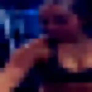 Emmanuelle, 22 ans, connectée à Montreuil-sur-Mer pour un plan cul