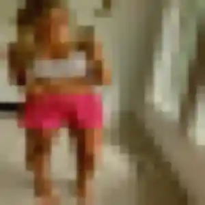 Lamia, 22 ans, connectée à Ollières pour un plan cul