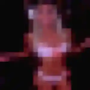 Photo sexy de Colombe, 24 ans à Plasnes - plan discret