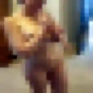 Sexy Yvonne, 23 ans à Plouguernével - voir sa photo