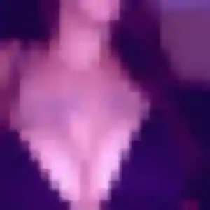 Kelly, 28 ans, connectée à Rouffignac-Saint-Cernin-de-Reilhac pour un plan cul