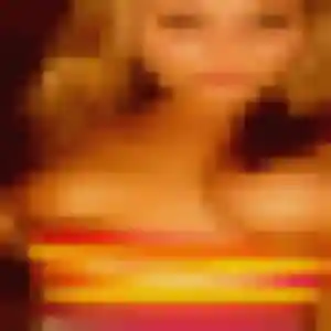 Julie (25 ans) à Saint-Anthème attend une rencontre ce soir