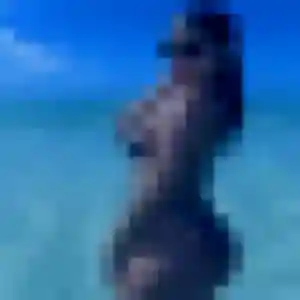 Lucienne, 27 ans, connectée à Saint-Martin-de-Castillon pour une rencontre coquine