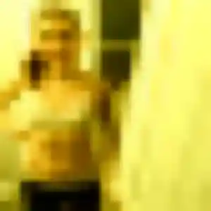 Sexy Elise, 25 ans à Saint-Mitre-les-Remparts - voir sa photo