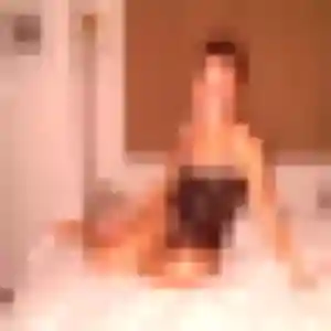 Marie-Laure, 32 ans, en ligne à Saint-Romain-de-Benet pour une rencontre coquine