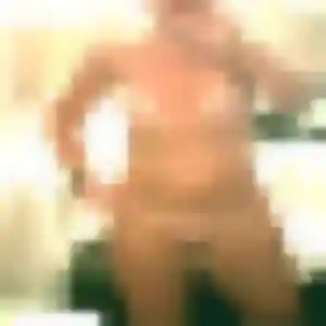 Photo de Raphaelle à Saint-Romain-la-Motte (33 ans) - plan cul anonyme