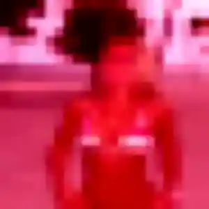 Découvre Meriem, 22 ans à Saint-Sauveur gratuitement