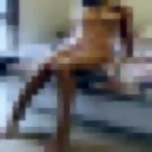 Photo privée de Emeraude, 33 ans à Saint-Seurin-de-Cadourne - rencontre sans lendemain