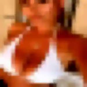 Photo de Azalee à Val-de-Reuil (45 ans) - plan cul anonyme