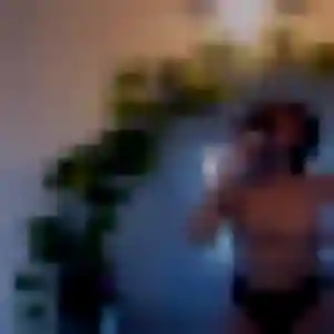 Zina, 23 ans, connectée à Valframbert pour un plan cul