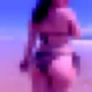 Contacte Anouk, 26 ans à Valliguières en privé