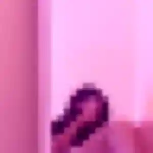 Amira, 25 ans, connectée à Vielle-Saint-Girons pour un plan cul