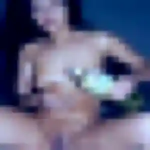 Photo privée de Urielle, 34 ans à Villefranche-du-Périgord - rencontre sans lendemain