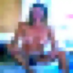 Eliane, 33 ans, connectée à Villeneuve-la-Comtesse pour une rencontre coquine