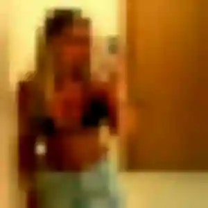 Sexy Emmanuelle, 28 ans à Vouzan - voir sa photo